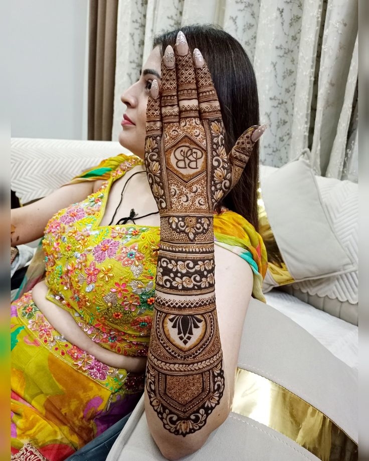 Detailed portrait bridal mehendi